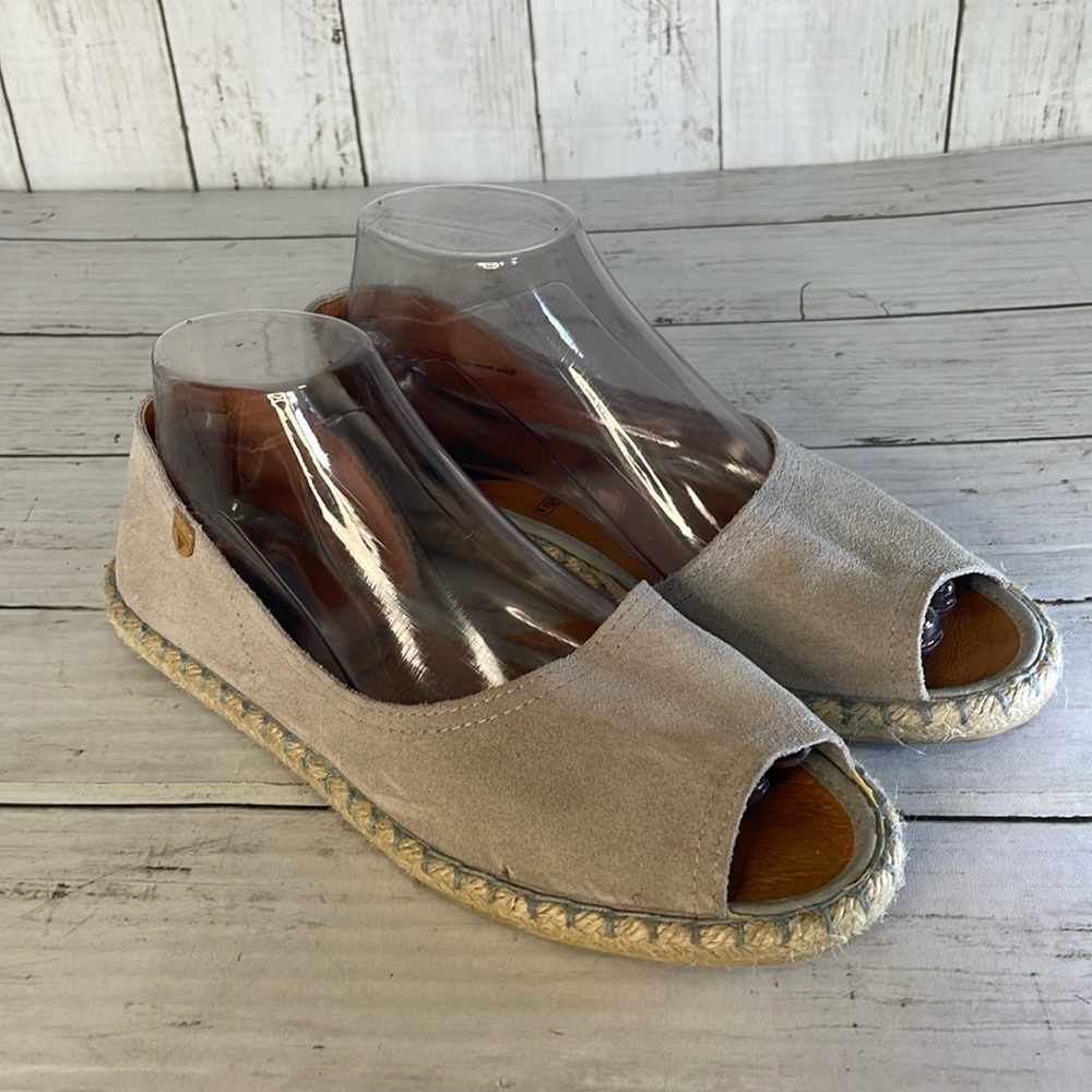 Verbenas Made in Spain Suede Taupe Open-Toe Espadrilles